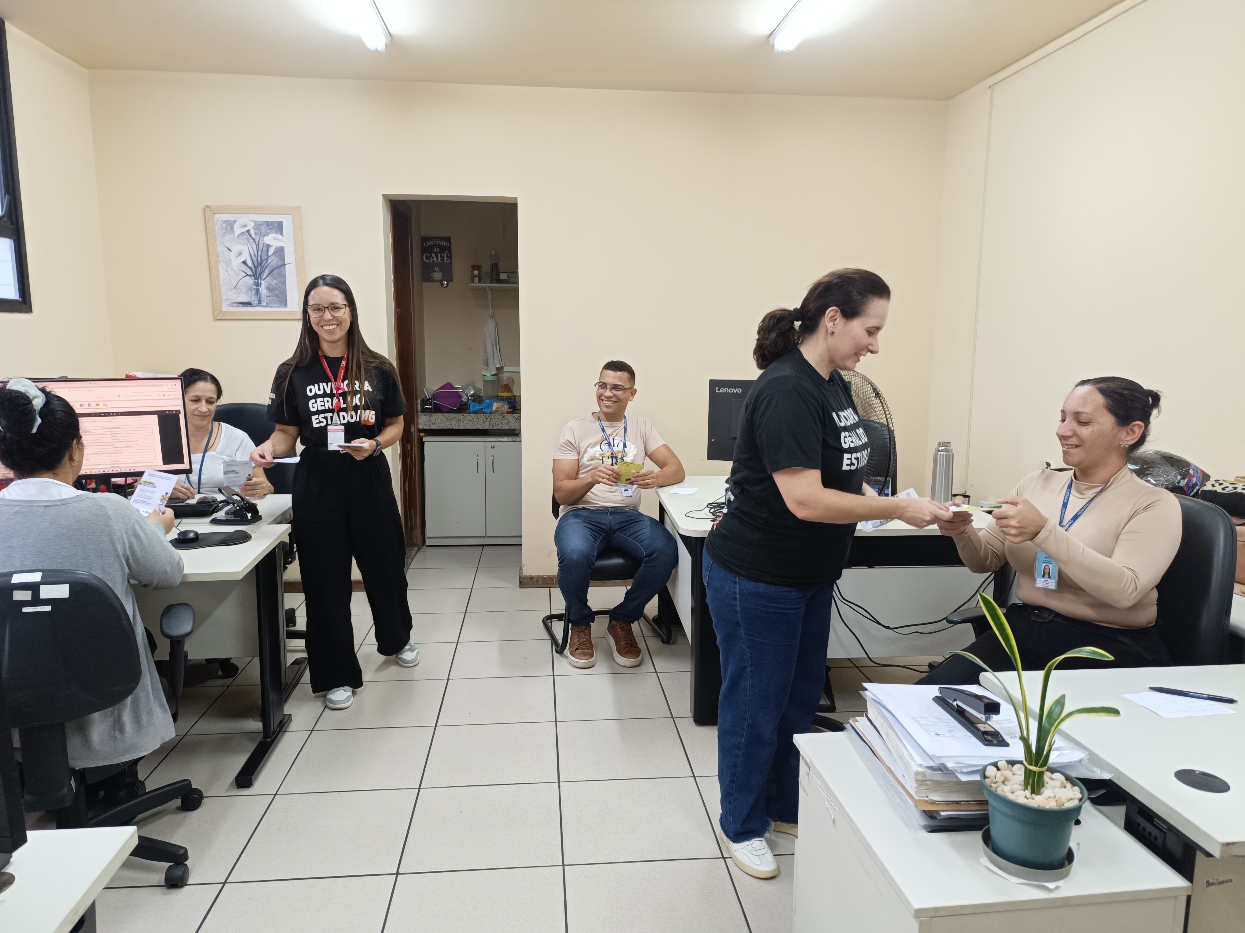 Equipe da OGE realiza ação da Ouvidoria Móvel na Hemominas durante Semana de Prevenção ao Assédio Moral